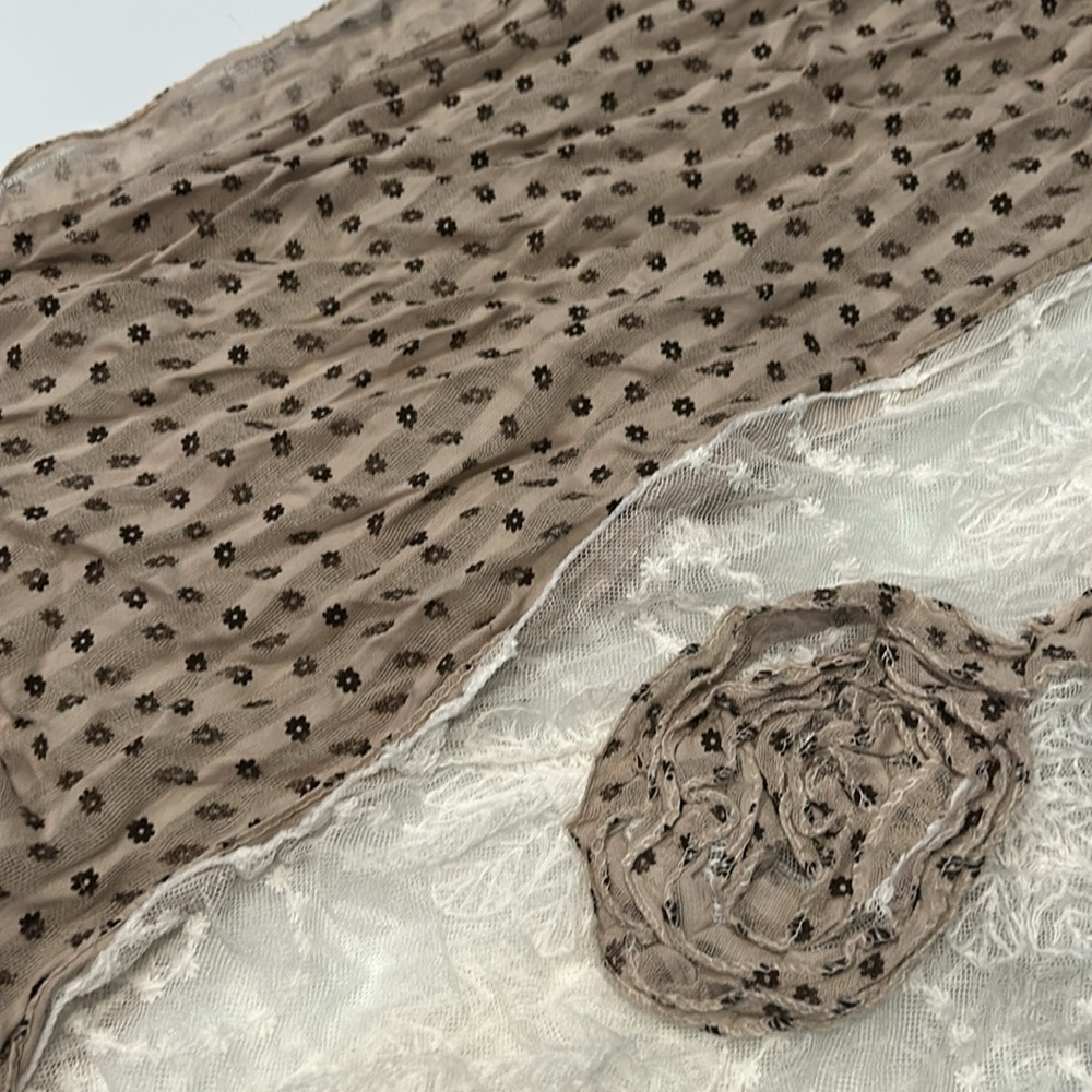 Beige and lace scarf - Picture 2 of 3